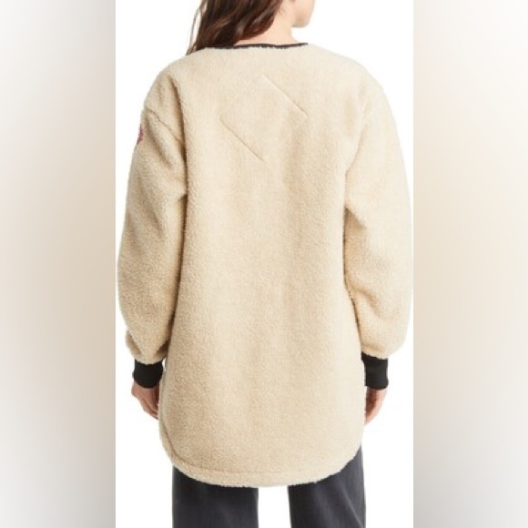 SOLD ❌ Women’s Canada Goose Larson Fleece ❌ SOLD - Picture 4 of 4